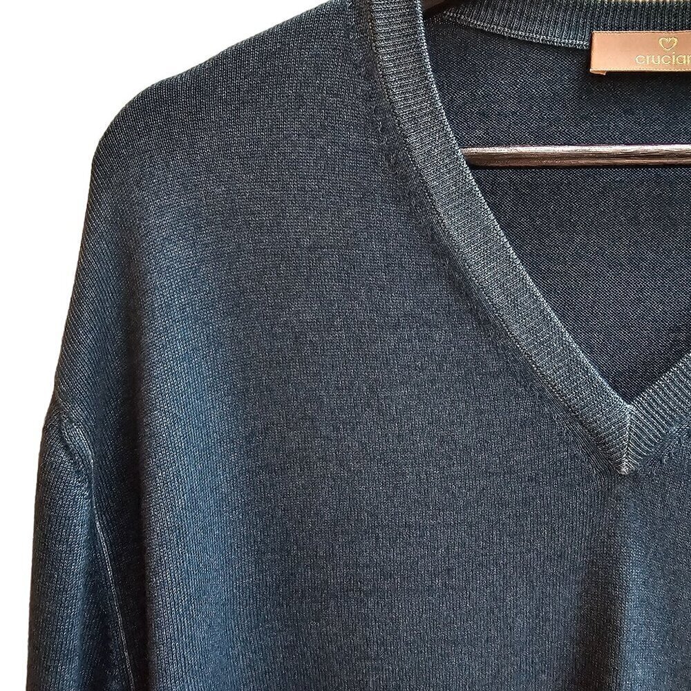Cruciani Men's V-Neck Sweater, Light Weight, 100% Wool Made In Italy Size 54, XL - Picture 6 of 12